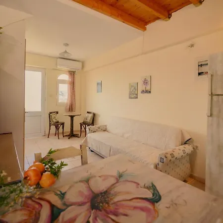 בית נופש Evgenias House - Happy *