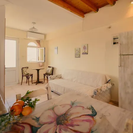 Evgenias House - Happy בית נופש
